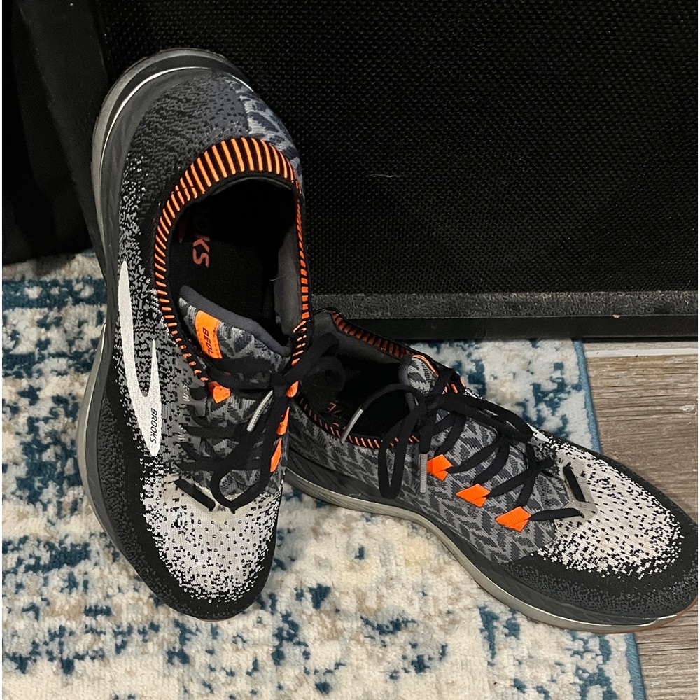 Brooks Bedlam Men's 11 D Running Shoes Black Gray like new worn for 2 runs-8mi.